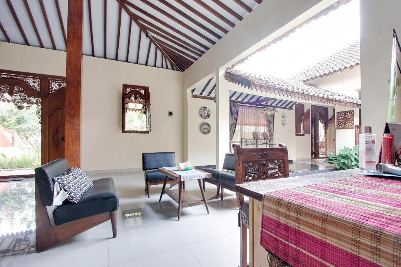 Ndalem Dasuriah Redpartner Naggulan ภายนอก รูปภาพ